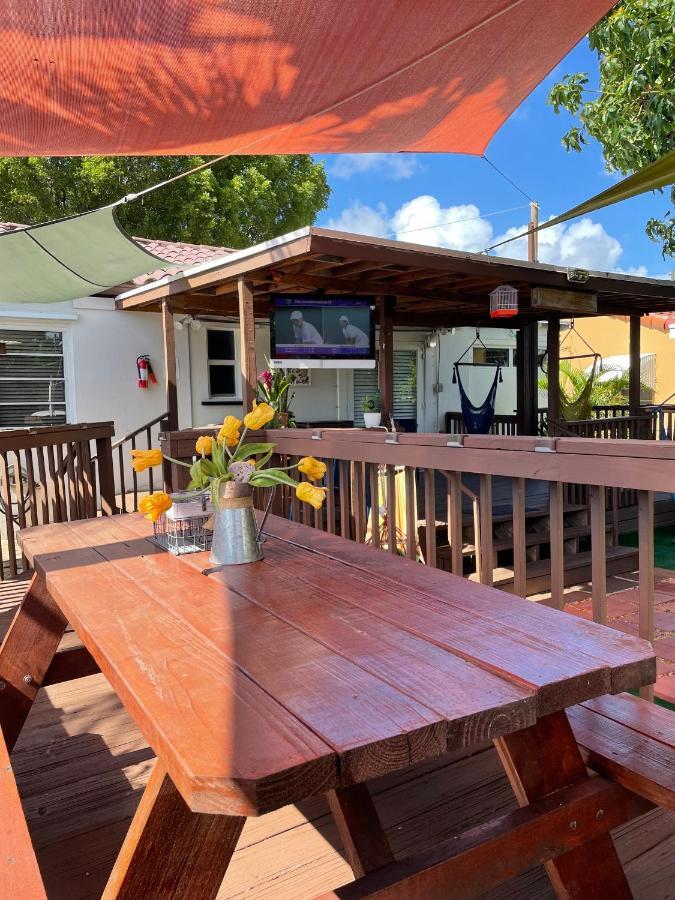 Hammocks & Mini-golf! 10 Mins From Beach! * Hollywood