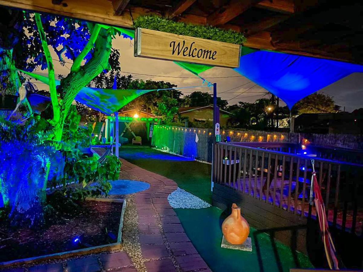 Hammocks & Mini-golf! 10 Mins From Beach! *