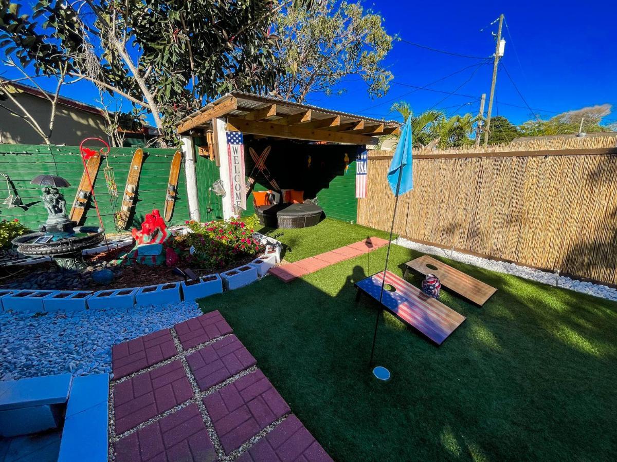 Hammocks & Mini-golf! 10 Mins From Beach!