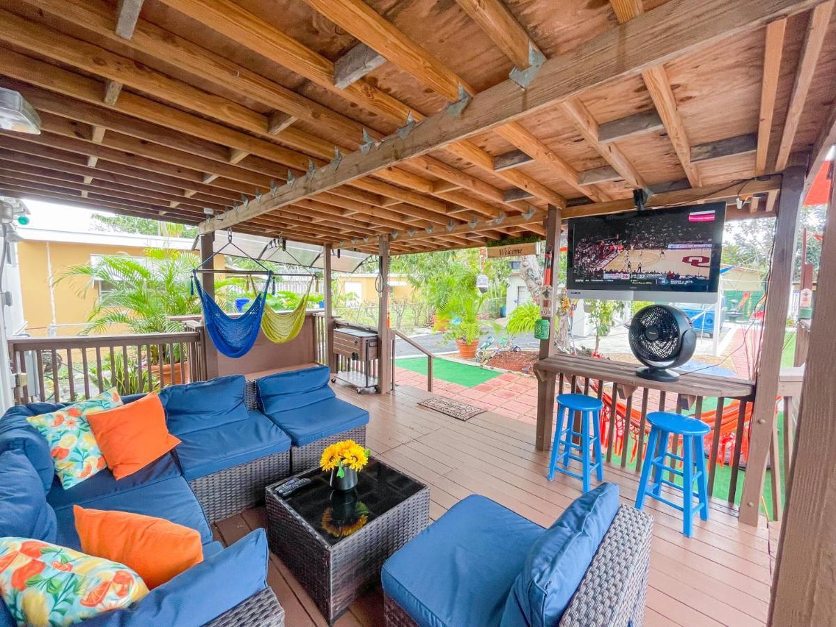 Hammocks & Mini-golf! 10 Mins From Beach! Hollywood