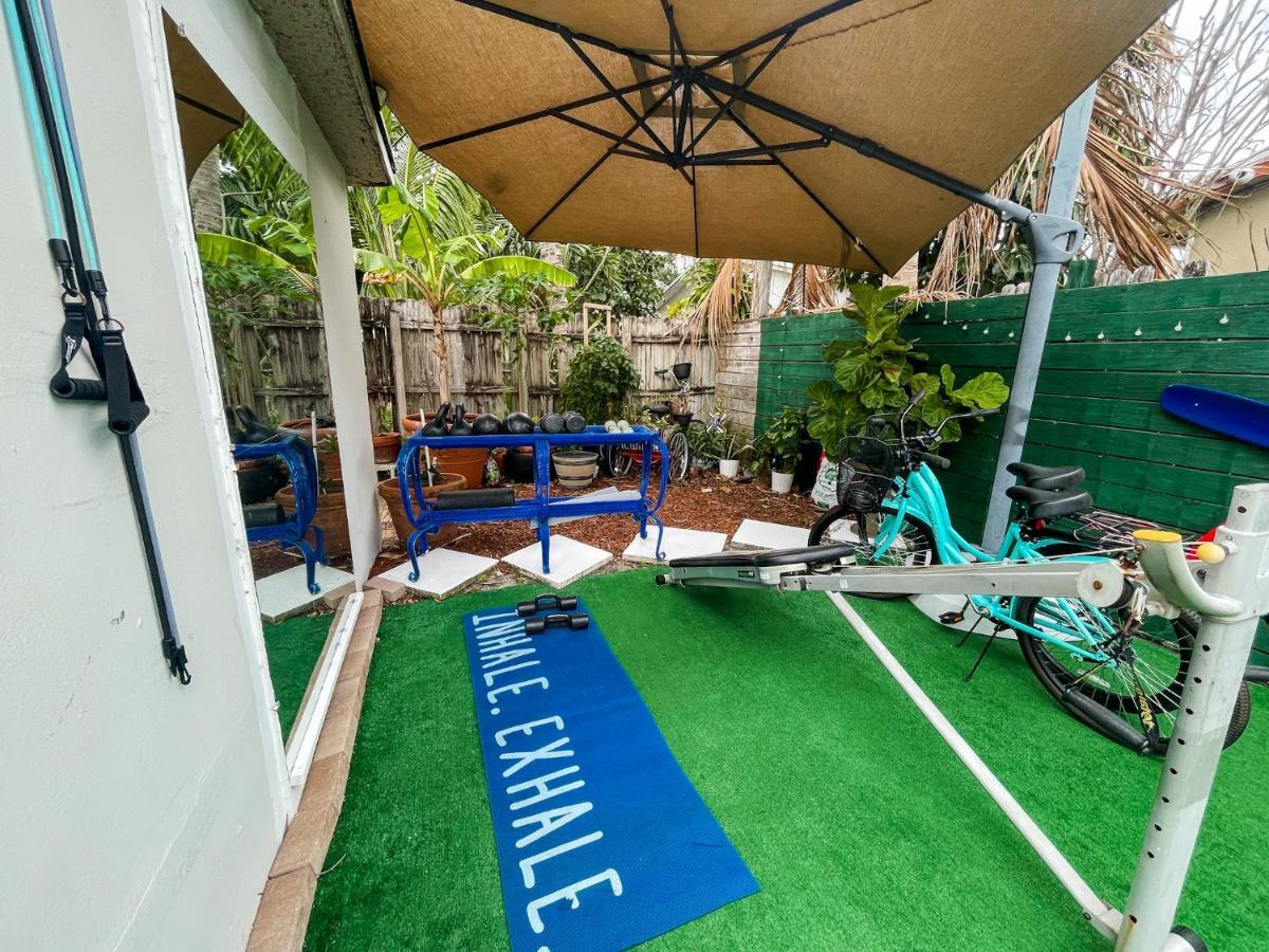 Hammocks & Mini-golf! 10 Mins From Beach! *